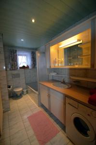 A bathroom at Haus Pinnistor