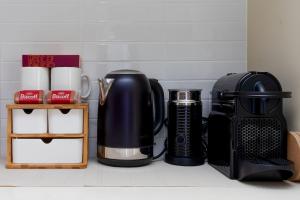 Billede fra billedgalleriet på Luxury 2 Bedroom Apartment Beach Views Pool i Urangan