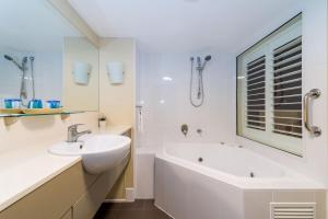 Billede fra billedgalleriet på Luxury 2 Bedroom Apartment Beach Views Pool i Urangan + 5 billeder