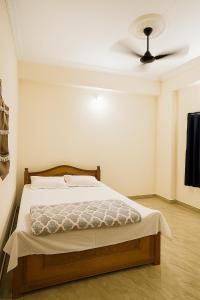 Postel nebo postele na pokoji v ubytování 2BHK Apartment Close to Airport and City Center