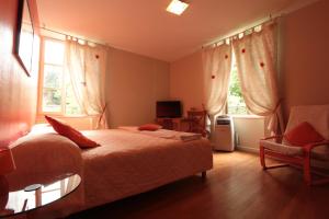 Ένα ή περισσότερα κρεβάτια σε δωμάτιο στο L'Oree Du Château