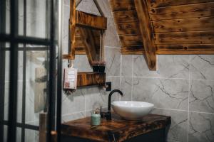 Fotografie z fotogalerie ubytování Ömra bungalov v destinaci Dernek