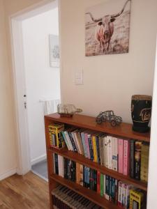 Perpustakaan di apartmen +8 gambar