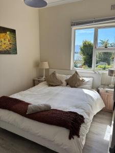 Katil atau katil-katil dalam bilik di Tranquil hideaway with a private deck