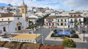 a view of a town with a church and buildings at Apartamentos Rey 2 in Prado del Rey
