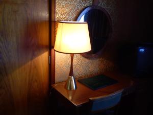 a lamp is on in a dimly lit room at Hotel Miradouro in Porto