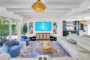 Χώρος καθιστικού στο Steps to Beach Heated Pool Kiwi Key Residences