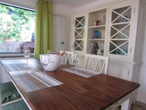 a kitchen with two wine glasses on a wooden table at Casa Bianca Rais Gerbi in Finale