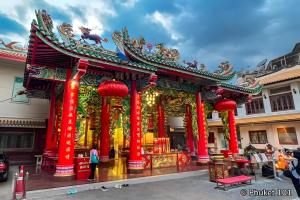 Khlong Sanにあるมิตร อินน์ เยาวราช Mitr Inn Yaowaratの赤柱寺
