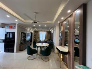 Η κουζίνα ή μικρή κουζίνα στο Centaurus Mall & Residency Margalla Views +21 φωτογραφίες
