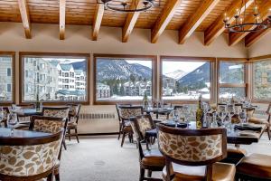 Restaurant o un lloc per menjar a The Keystone Lodge and Spa by Keystone Resort