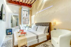 a bedroom with a bed and a couch and a chair at Hub Pantheon in Rome