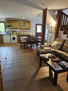 Nhà bếp/bếp nhỏ tại Vivienda vacacional La Poza la Braña