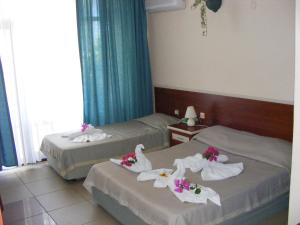 Postel nebo postele na pokoji v ubytování Kemer Hotel