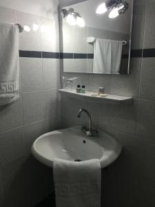 Hotel Esperia tesisinde bir banyo