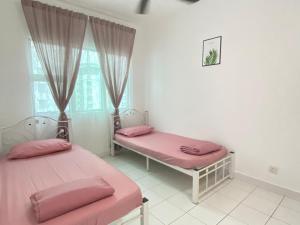 Gallery image of Homestay Putrajaya Near Lake, Dataran Putrajaya - Boulevard Putrajaya, Shaftsbury Alamanda & Masjid Putra in Putrajaya +12 photos