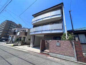 Το κτήριο όπου στεγάζεται  η βίλα