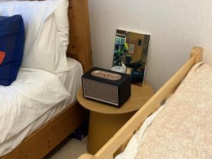 Postel nebo postele na pokoji v ubytování Yonsan Stay Near Yongsan Station line 1 Ichon station National Museum