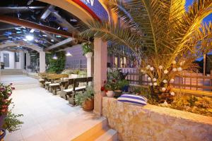 Restauracja lub miejsce do jedzenia w obiekcie Hotel Delfin