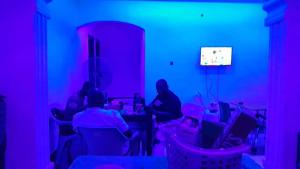 Μια τηλεόραση ή/και κέντρο ψυχαγωγίας στο Cozy 3-Bedroom Tradebybata Guest House FUNAAB +15 φωτογραφίες