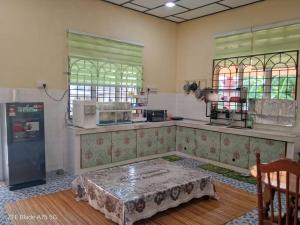 Kuchyň nebo kuchyňský kout v ubytování Shaja Homestay + 5 fotografií