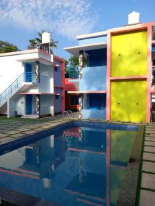 Piscina de la sau aproape de Bluemarlin Nest