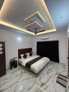 Un pat sau paturi într-o cameră la Bluemarlin Nest