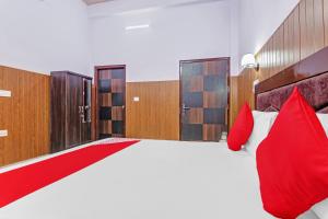 Gambar di galeri bagi Hotel O Shri Krishna Guest House di Noida