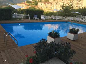 Basen w obiekcie Albergo Ristorante Cavaliere lub w pobliżu