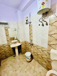 Ένα μπάνιο στο Hotel Royal Residency