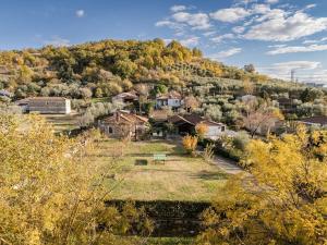 an aerial view of a village with a hill at Elia Guesthouse Chaidemeni in Tríkala