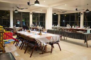 Un restaurant sau alt loc unde se poate mânca la Balishira Resort Ltd.