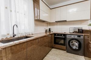 a kitchen with a washer and a dishwasher at APARTAMENT de LUX SIBIU in Sibiu