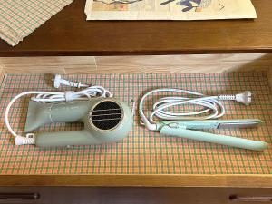a sewing machine sitting on top of a table at 들락스테이 Deullak Stay in Millak-tong