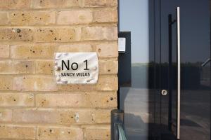 Afbeelding uit fotogalerij van Sandy Villa in Margate +17 foto's