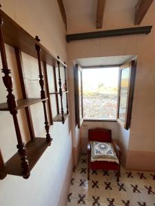 a small room with a window and a bench in it at La Torre Blai in Jijona