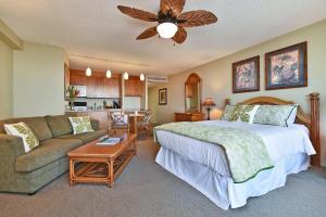 Postel nebo postele na pokoji v ubytování Kaanapali Shores 836 · KS 836 Spacious Studio Kaanapali Oceanfro + 51 fotografií