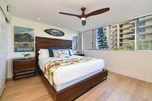 Un dormitorio con una cama grande y un ventilador de techo. en Royal Kahana 301 · RK 301 Remodeled OceanFront 2BD w Ocean Views, en Kahana 43 fotos más