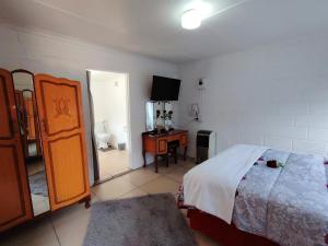Ένα ή περισσότερα κρεβάτια σε δωμάτιο στο Sundees Cottage +41 φωτογραφίες