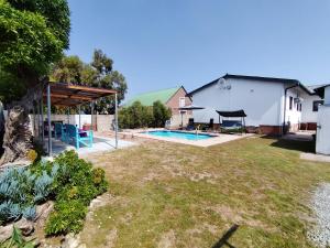 Πισίνα στο ή κοντά στο Sundees Cottage