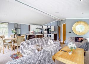 a living room with a couch and a table at Ladera Retreat Lodges in Eaton