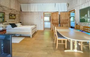 Ένα ή περισσότερα κρεβάτια σε δωμάτιο στο Beautiful Home In Vig With Wifi +4 φωτογραφίες