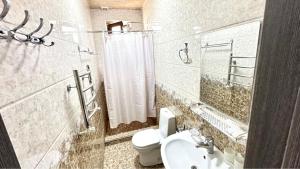 Bilik mandi di Nurbek INN Hotel Tashkent