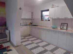 Dapur atau dapur kecil di Casa Bogdi &Cata
