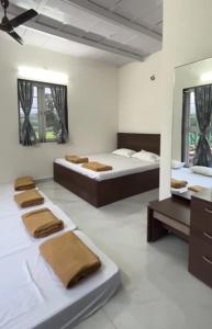 Postel nebo postele na pokoji v ubytování Vijaya's Resort