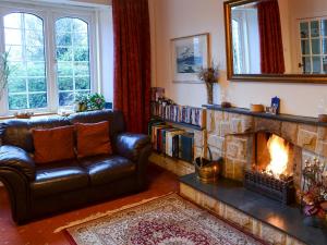 Khu vực ghế ngồi tại Culcharry Cottage