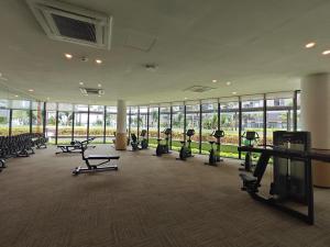 Phòng/tiện nghi tập thể dục tại R&F Studio for 2-3pax JB Central CIQ