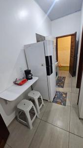 Cuisine ou kitchenette dans l'établissement Furnished studio apartment