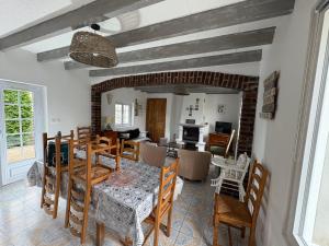 a dining room and living room with a table and chairs at gîte "La Roucherie" 3 étoiles en côte d'opale in Lottinghen