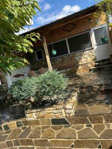 Το κτήριο όπου στεγάζεται  το διαμέρισμα